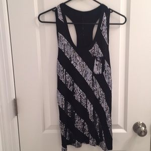 Top , black and silver sequins tank, good cond